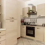 Private Garden & Garage - Self Check-in & Remote Access קומו