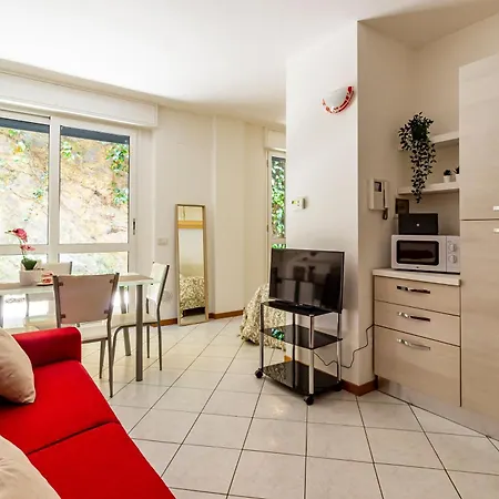 Private Garden & Garage - Self Check-in & Remote Access *