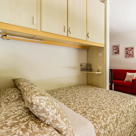 Appartement Private Garden & Garage - Self Check-in & Remote Access Como