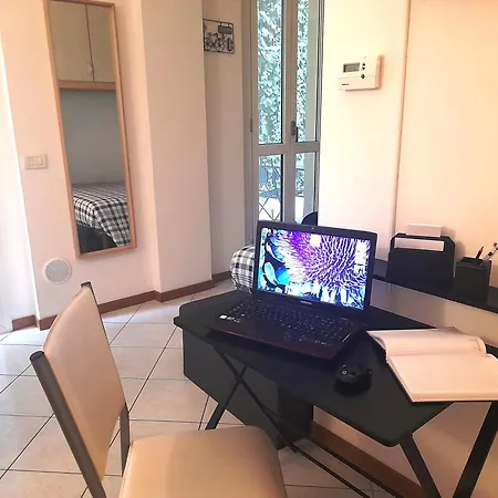 Private Garden & Garage - Self Check-in & Remote Access Como