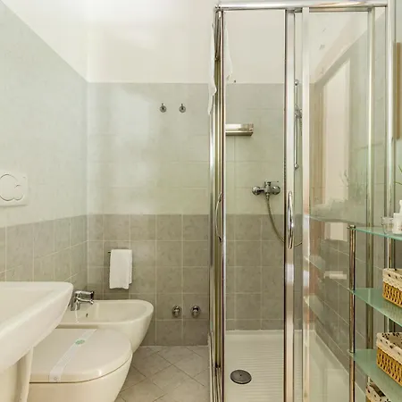 Private Garden & Garage - Self Check-in & Remote Access Apartment Como