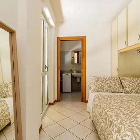 Private Garden & Garage - Self Check-in & Remote Access Apartment *