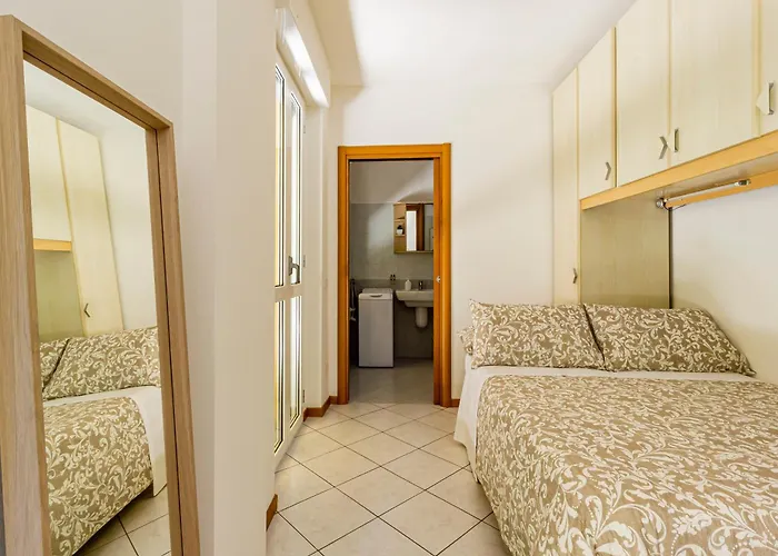 Private Garden & Garage - Self Check-in & Remote Access Apartamento *