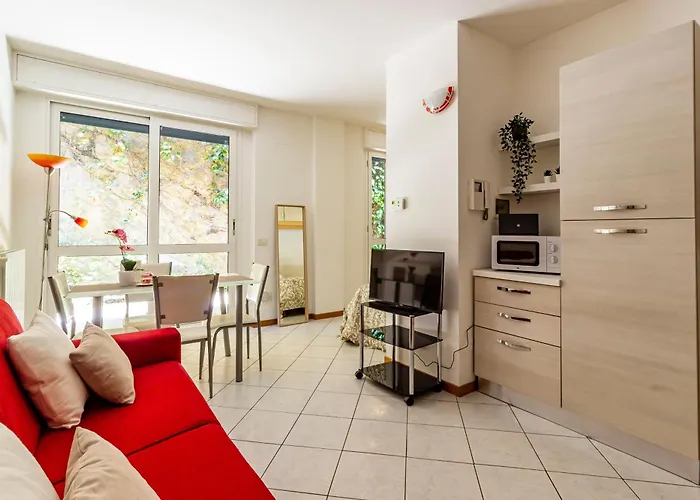 Private Garden & Garage - Self Check-in & Remote Access *