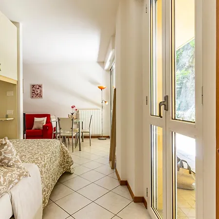 Private Garden & Garage - Self Check-in & Remote Access