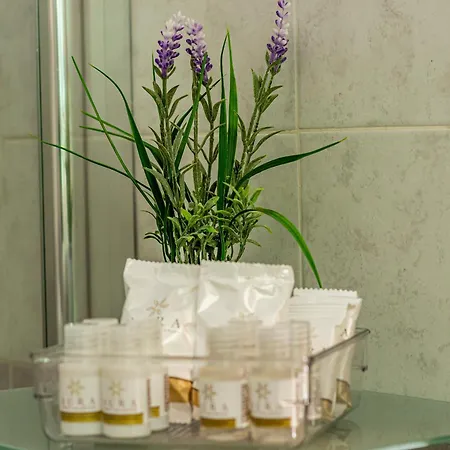 Private Garden & Garage - Self Check-in & Remote Access * Como