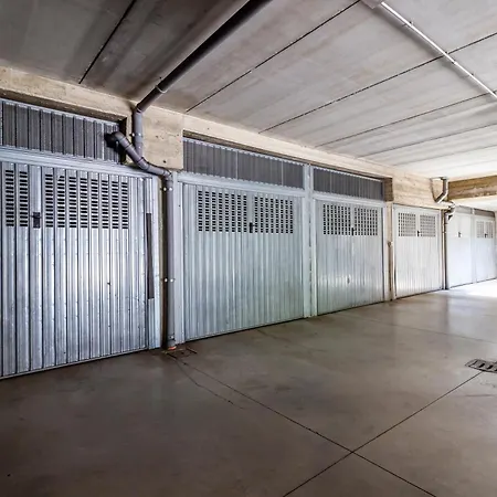 Private Garden & Garage - Self Check-in & Remote Access Apartamento