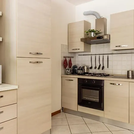 Private Garden & Garage - Self Check-in & Remote Access Como